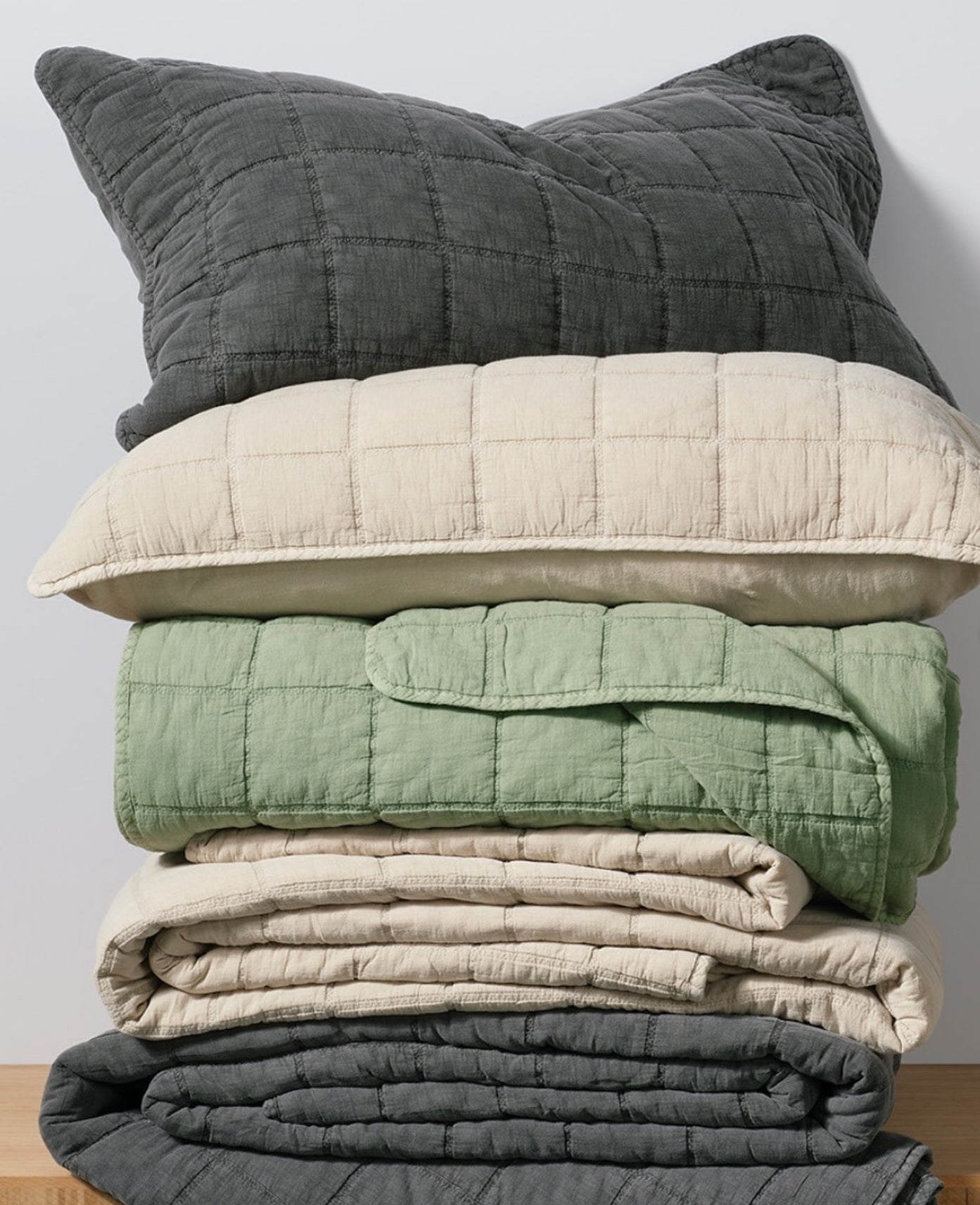 GREEN STITCHED QUILT