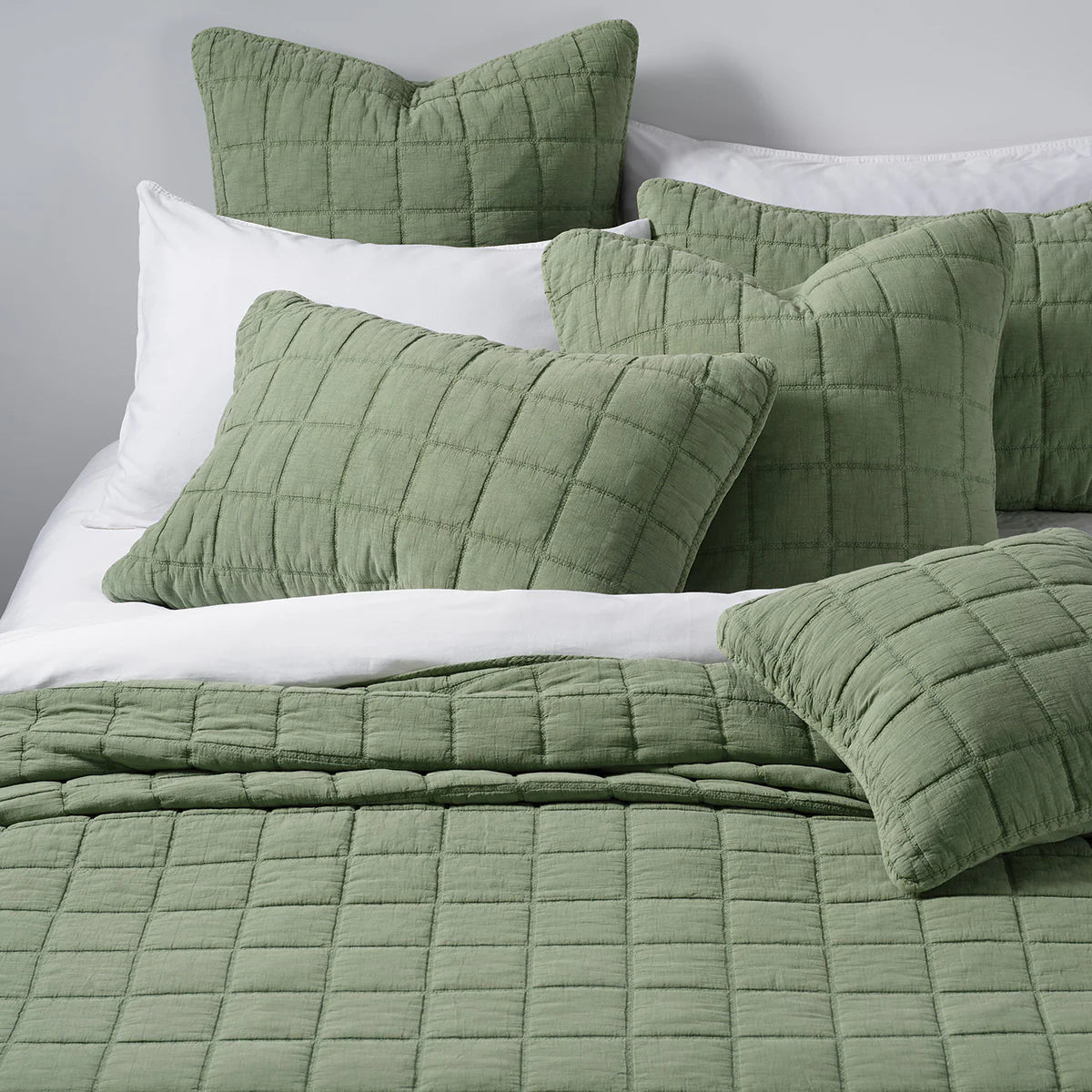 GREEN STITCHED QUILT