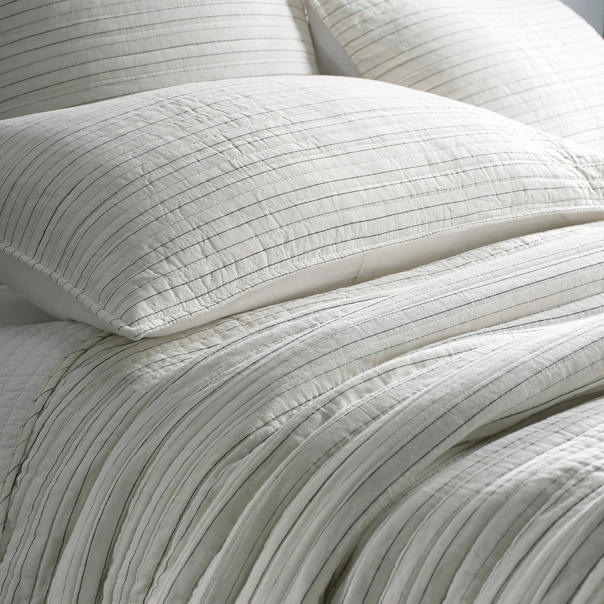 COREY STRIPED QUILT