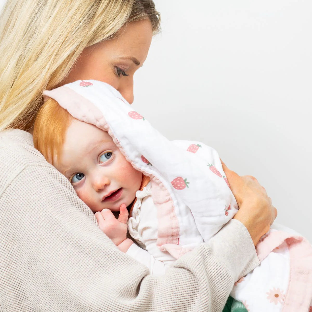 Daisies & Strawberries - Classic Quilt