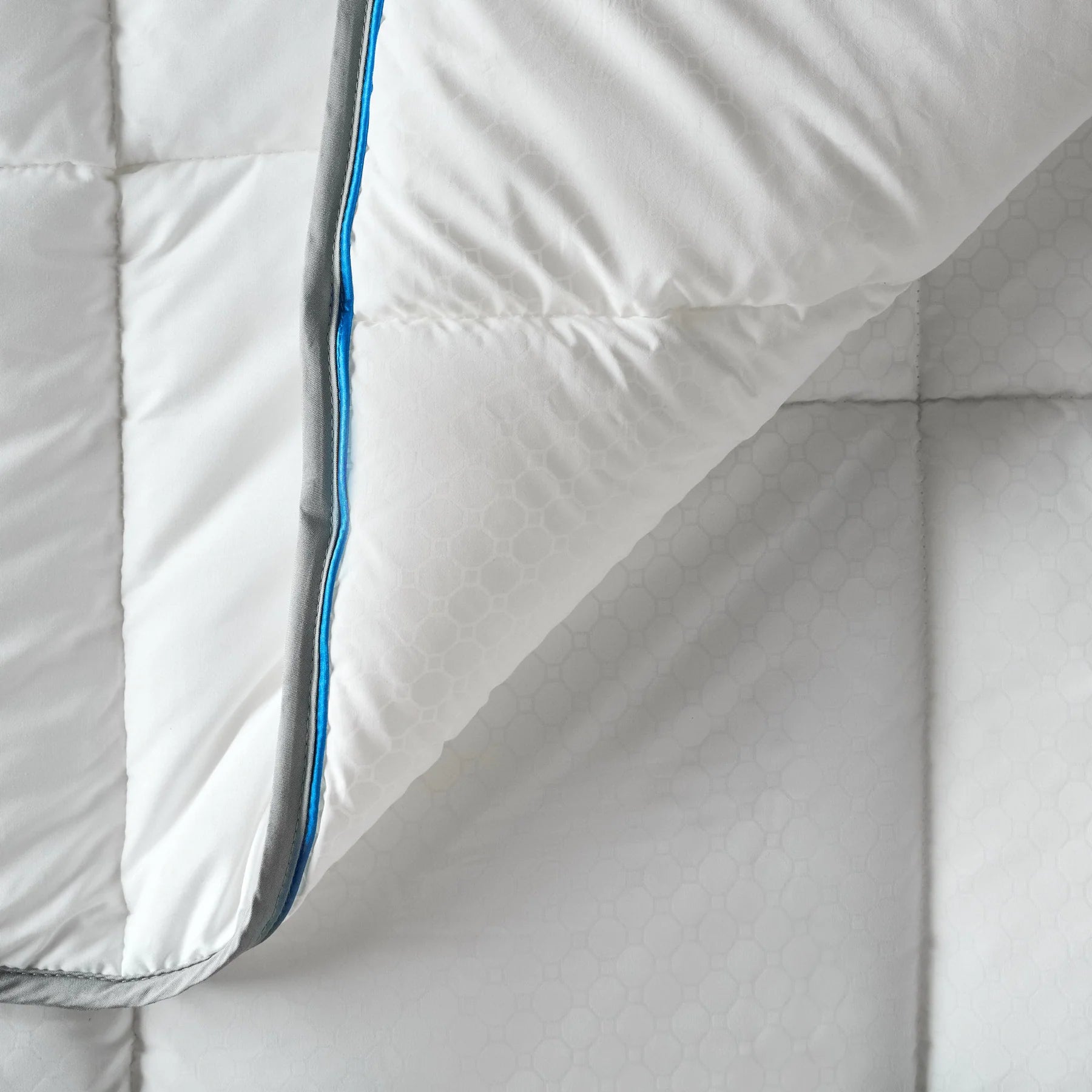 Iced Cooling Duvet - All-Season Reversible Duvet: Ultimate Comfort for Hot Sleepers and Year-Round Use