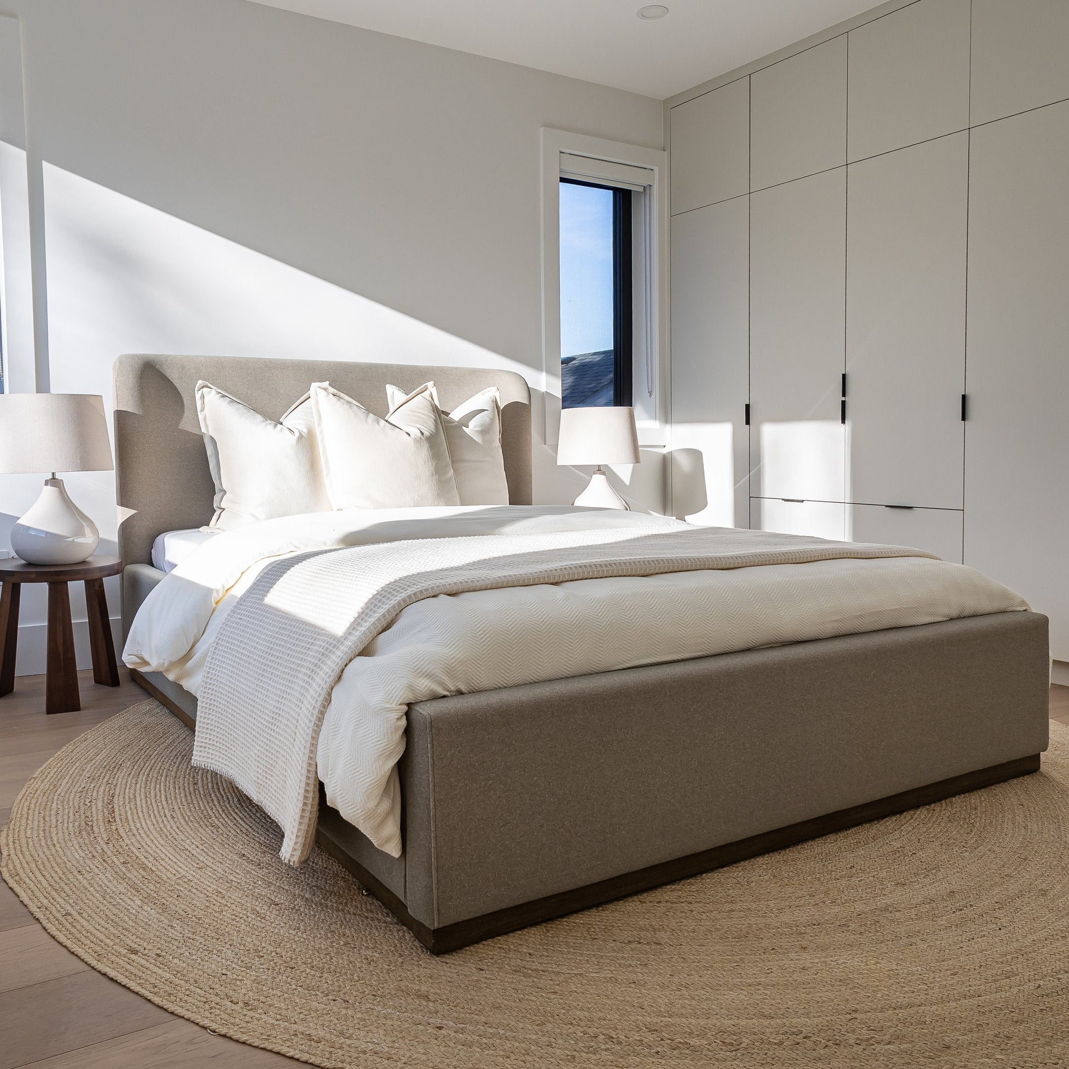 Faye Queen Storage Bed - Velvet Sandstorm