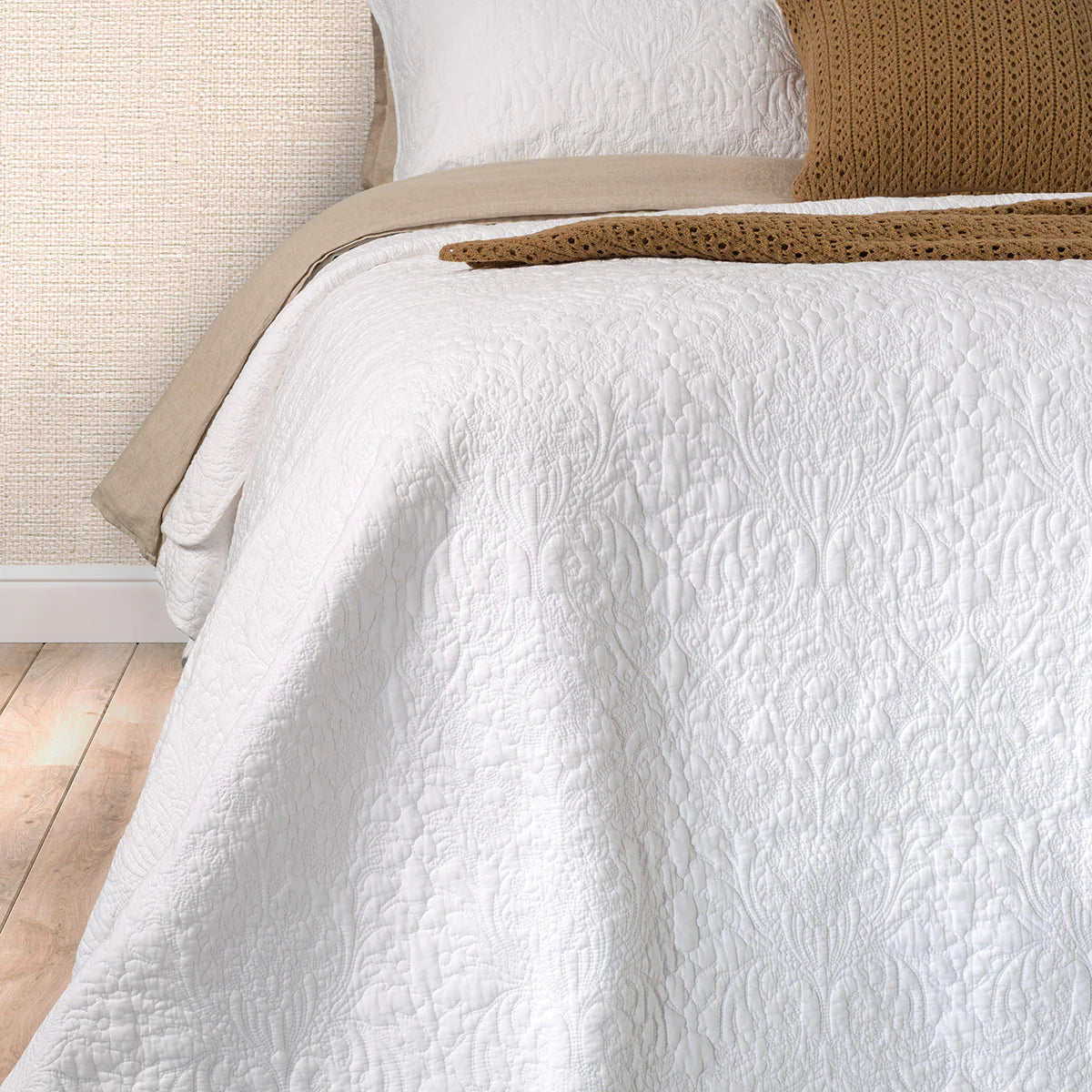Damask White Stitched Cotton Quilt