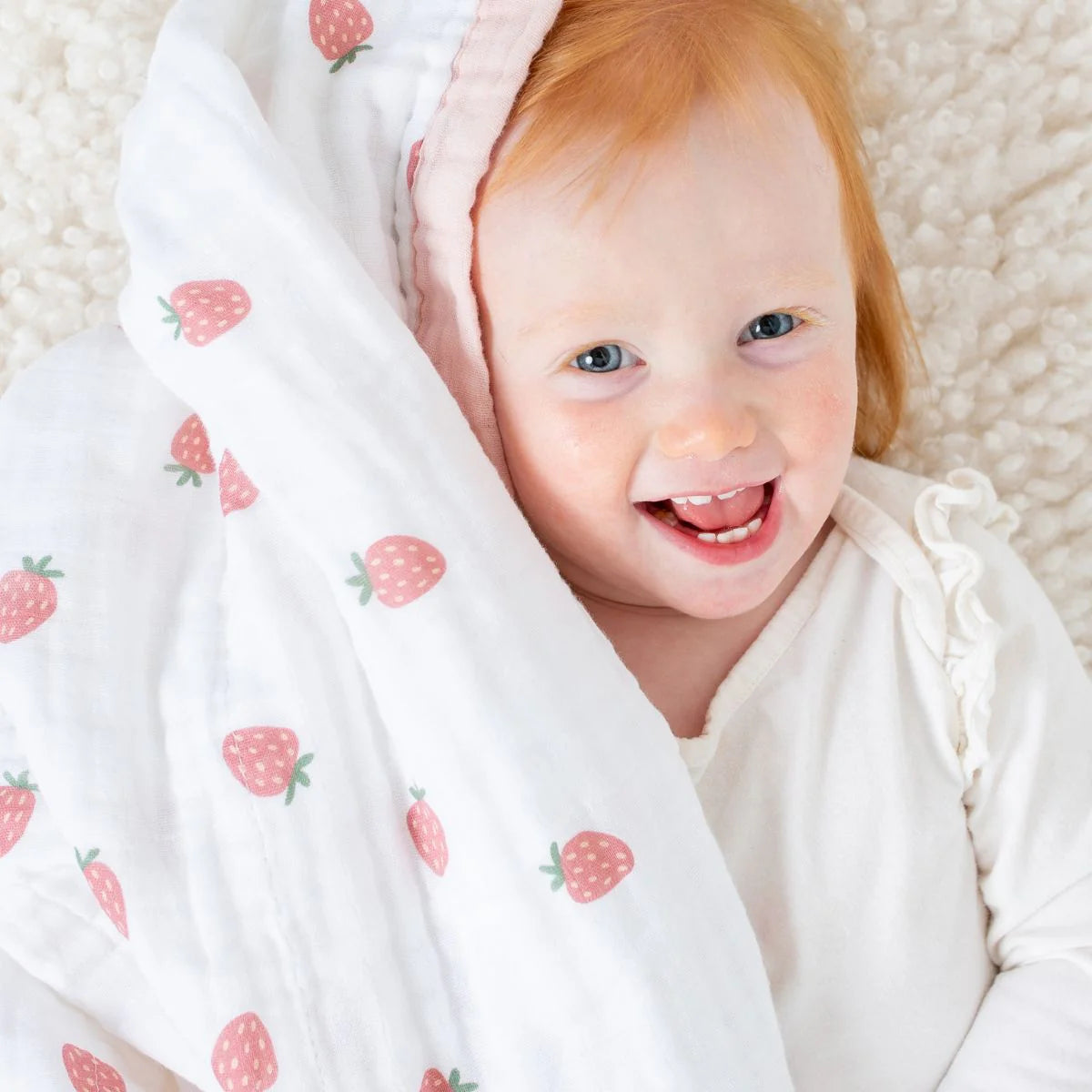 Daisies & Strawberries - Classic Quilt