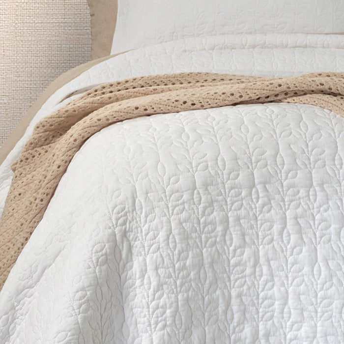 FOLIAGE WHITE STITCHED QUILT