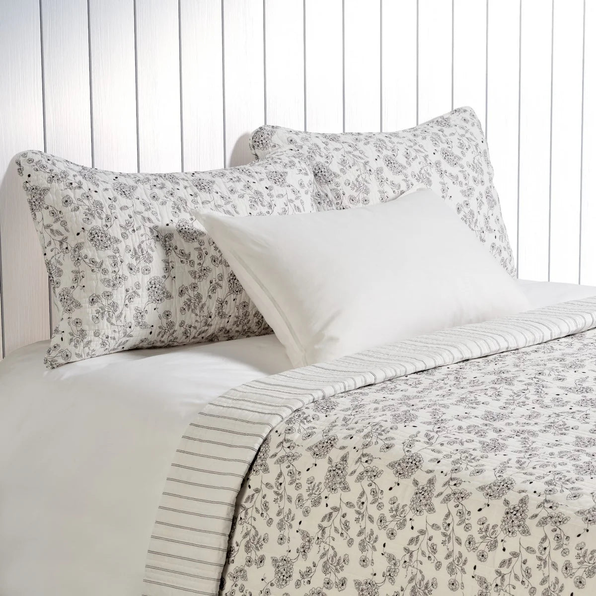 CHOCOLATE BROWN FLORAL QUILT CAMPAGNE