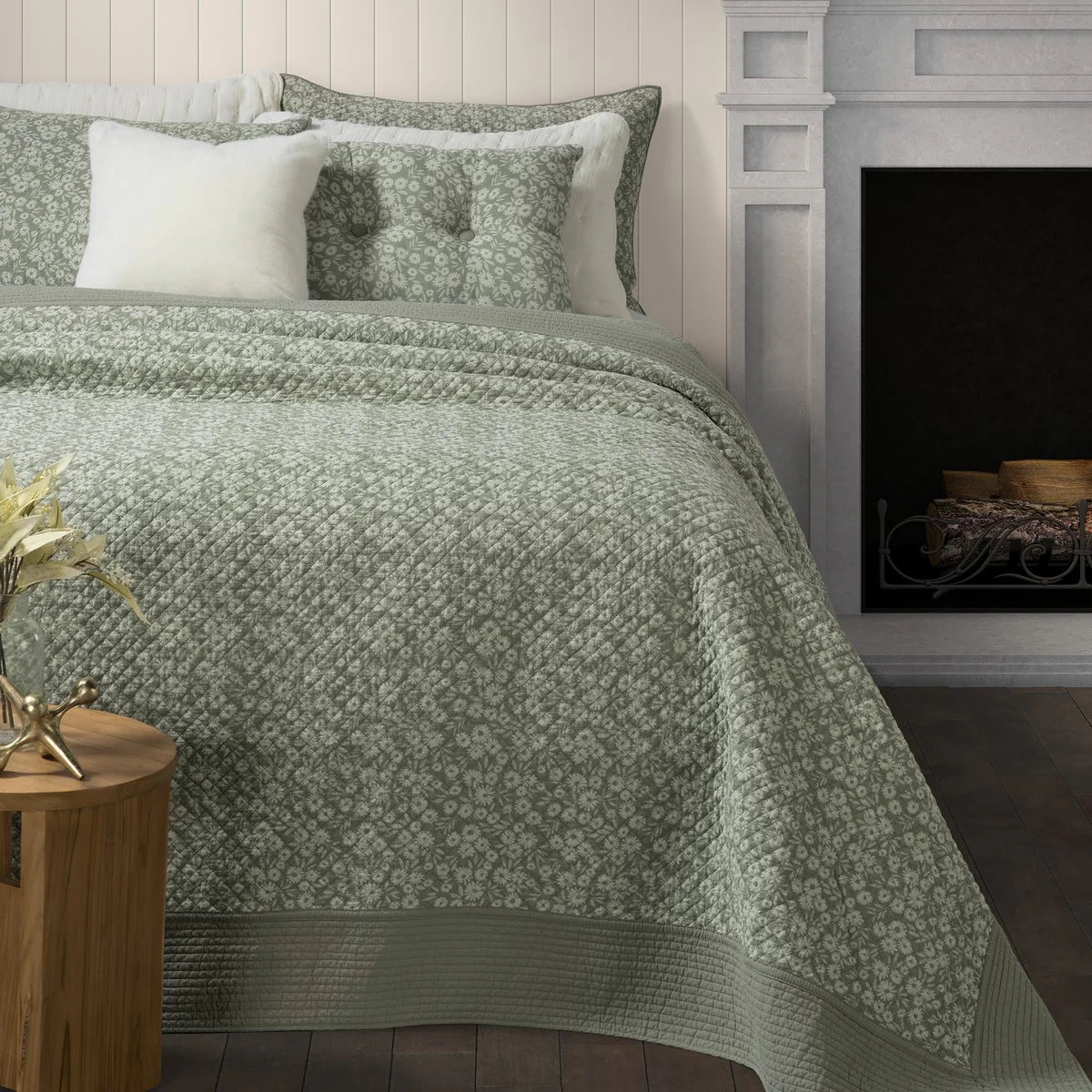 MAGGIE GREEN FLOWERED QUILT