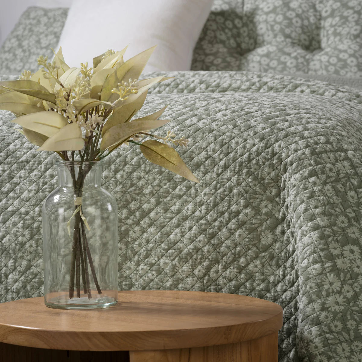 MAGGIE GREEN FLOWERED QUILT