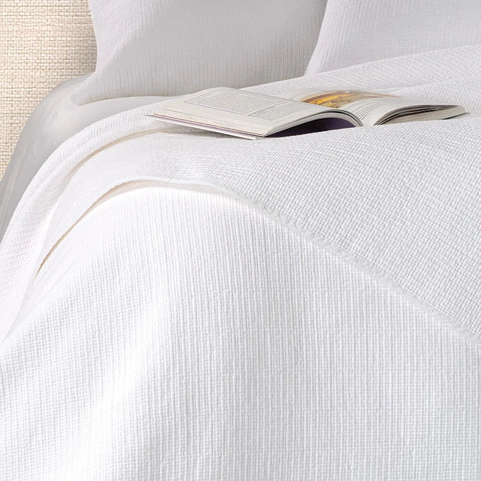 CONTEMPORAIN WHITE STITCHED QUILT